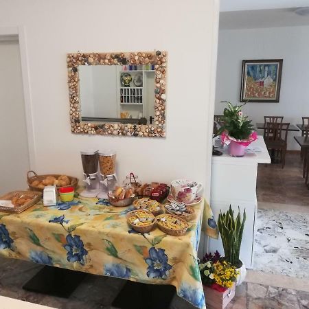 Albergo Elena Garni Caorle Zewnętrze zdjęcie