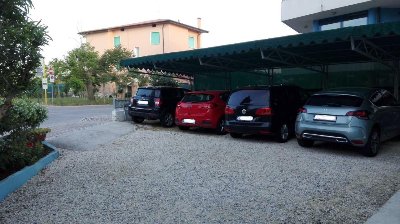 Albergo Elena Garni Caorle Zewnętrze zdjęcie