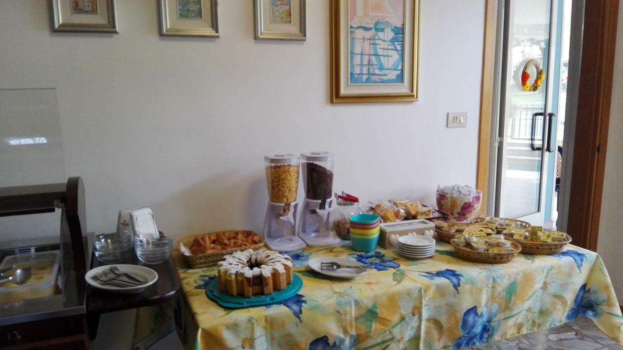 Albergo Elena Garni Caorle Zewnętrze zdjęcie